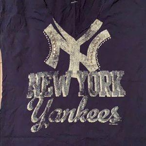 Women’s Yankees Tee